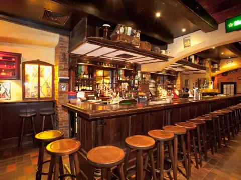 Karaoke at Kilians Irish Pub
